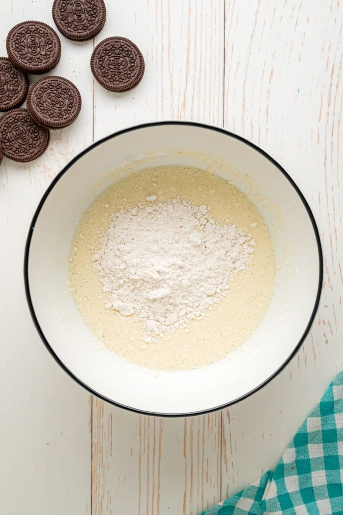 With Oreos coated in pancake batter and fried to golden perfection, this Deep Fried Oreos recipe turns fair food into an anytime treat. Pancake mix, oil, and milk in a bowl