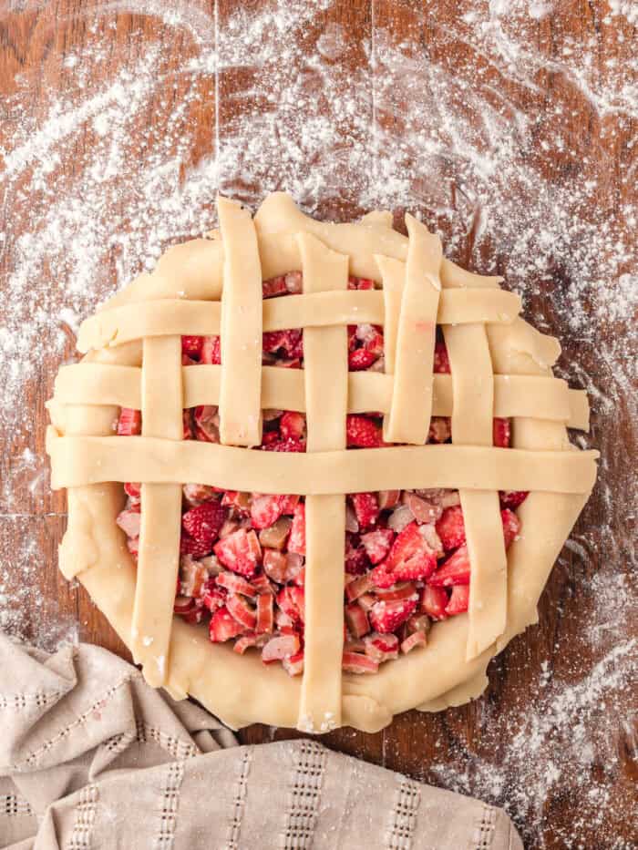 Adding the horizontal lattice pie strips