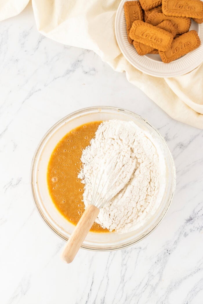 These Biscoff Cupcakes are soft, ultra-moist, and packed with warm caramelized flavor from cookie butter in both the batter and frosting. Combining wet and dry cupcake ingredients